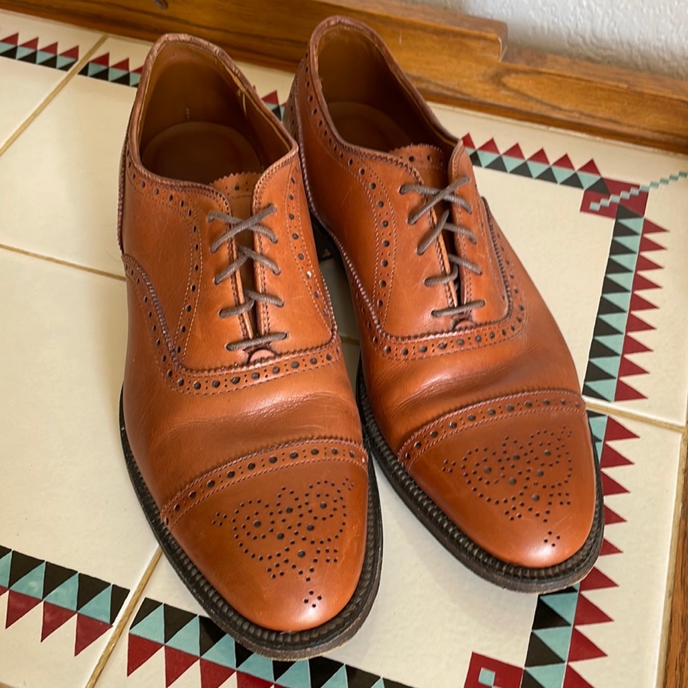 Alden New England Sz 8.5 AA/B British Tan 911 Medallion Tip Cap Toe Oxfords